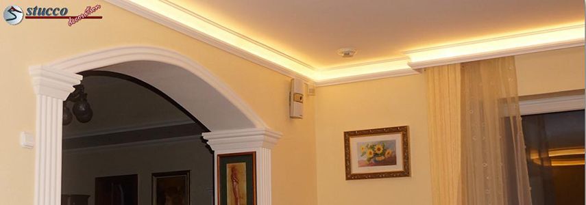 Ein Motiv für das ganze Haus – Harmonische Fassadenverzierung und Wohnraumdekoration mit dem Stuckprofil Ankara 108