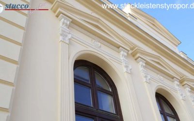 Passgenau schneiden, leicht gemacht: Stoßfeste Fassadenstuckprofile richtig bearbeiten