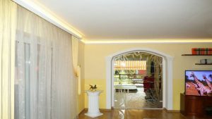 Plexistreifen als Staubschutz für LED-Streifen