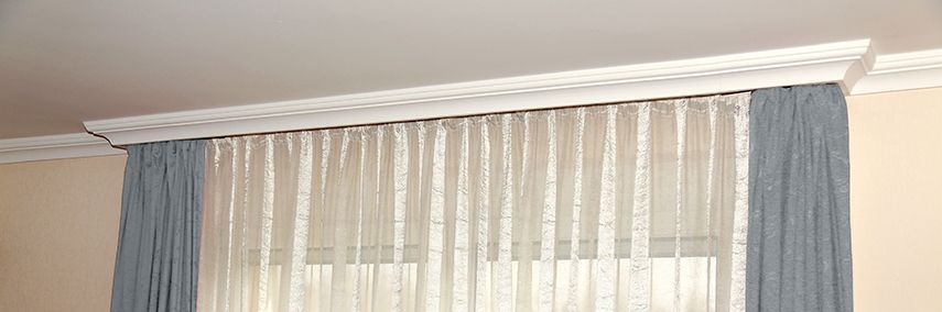 Stucklösung mit Vorhangleiste und Eckelementen