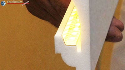 Stuckprofil mit Reflektorleiste und LED-Strip