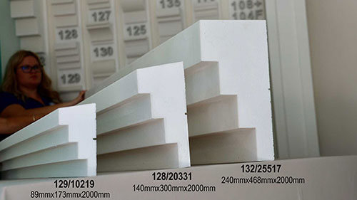 Größenvergleich de stufigen Gesimsprofile