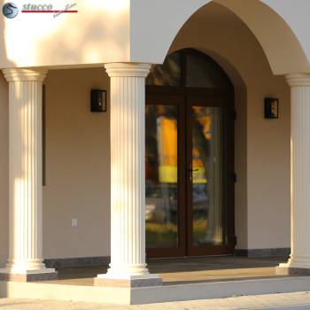 Kapitelle und Säulenfüße mit dem Stuckmuster Ankara 108