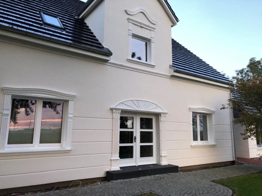 Fassade mit individuell gefertigen Stuckelementen